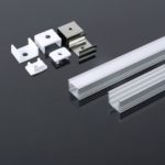 Profilo lineare piatto, con canalina da 12.4 mm per strip led – SKU 3358